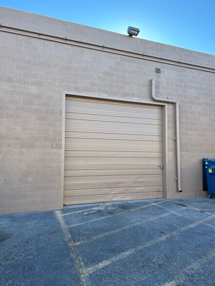 More Photos Of 3301-3327 Western Ave, Las Vegas Industrial For Sale