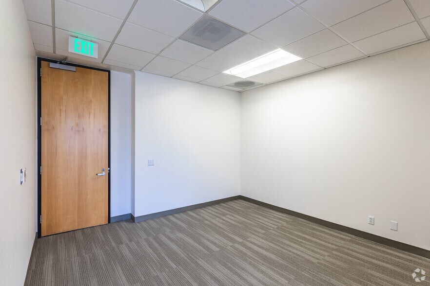 More Photos Of 5675 Ruffin Rd, San Diego Office For Lease