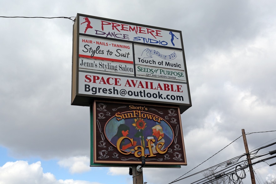 More Photos Of 1494 N Charlotte St, Pottstown General Retail For Lease