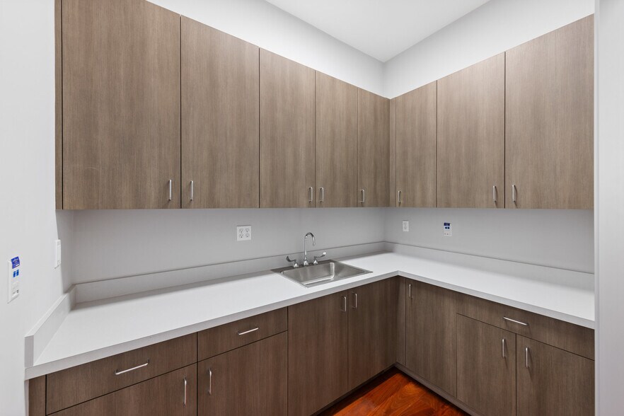 More Photos Of 420 Peninsula Ave, San Mateo Medical For Sale