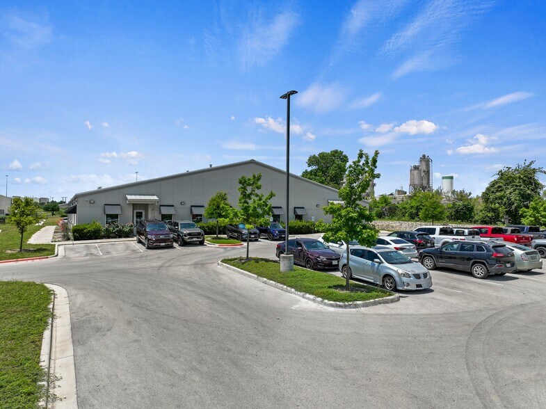 More Photos Of 2300 Picadilly Dr, Round Rock Office For Lease