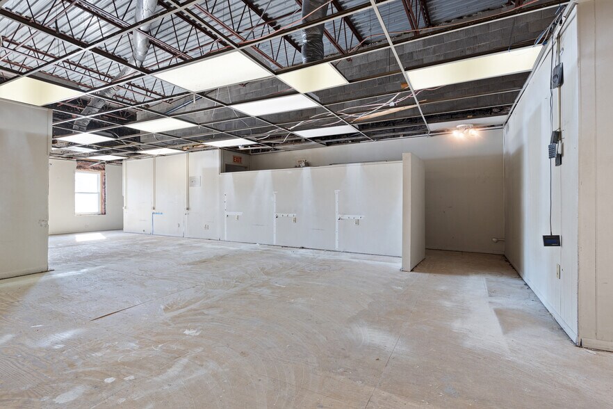 More Photos Of 1045 N Canal St, Pittsburgh Office For Sale