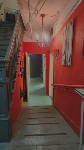 More Photos Of 1035 Myra Ave, Los Angeles Storefront For Lease