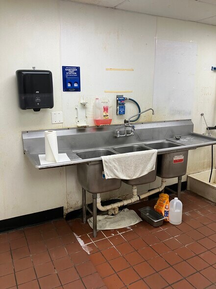 More Photos Of 2110 W 5th St, Plainview Restaurant For Sale