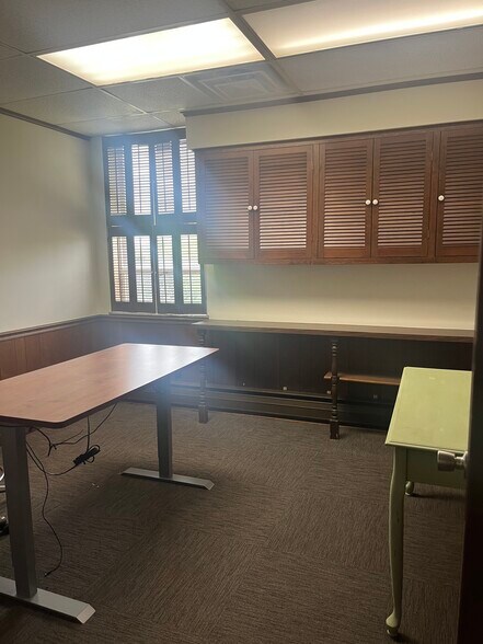 More Photos Of 616 N Limestone St, Springfield Loft Creative Space For Lease