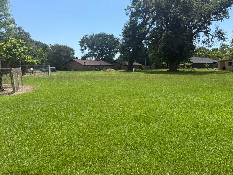 More Photos Of 1007 Richey Dr, Gladewater Apartments For Sale