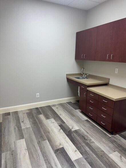 More Photos Of 6300 Stonewood Dr, Plano Unknown For Lease