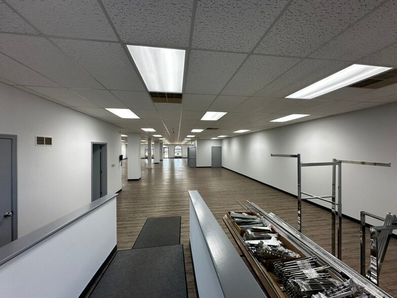 More Photos Of 2225 W Franklin St, Evansville Storefront For Sale