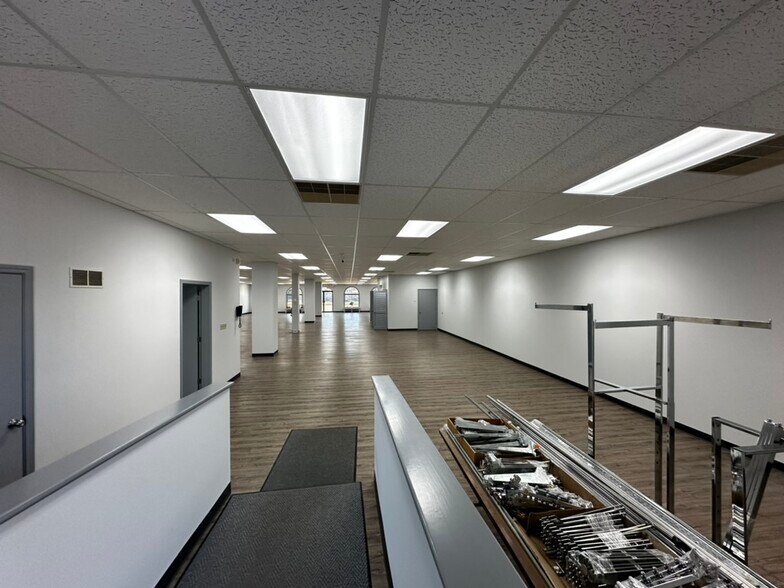 More Photos Of 2225 W Franklin St, Evansville Storefront For Sale