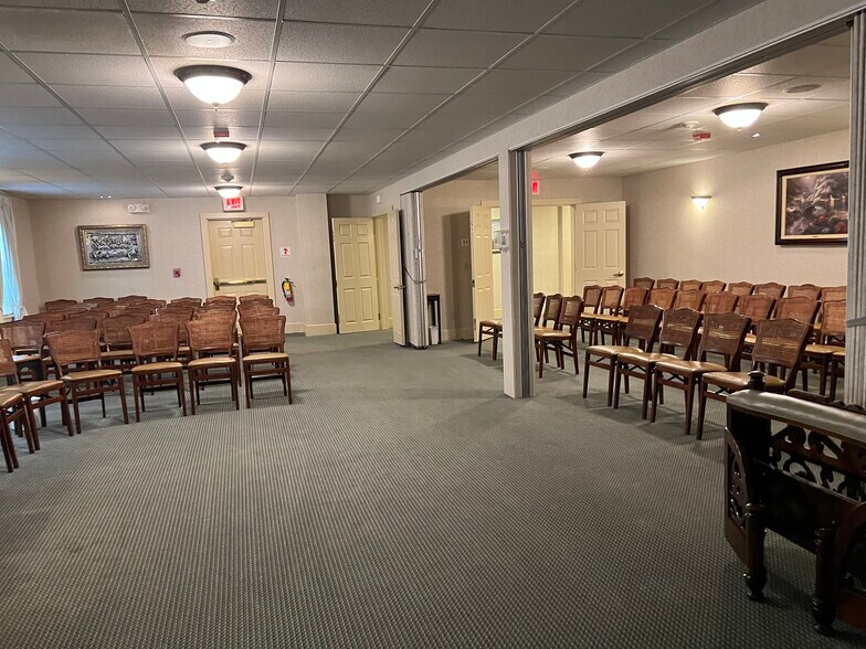 More Photos Of 512 N Front St, New Bedford Storefront Retail Residential For Sale