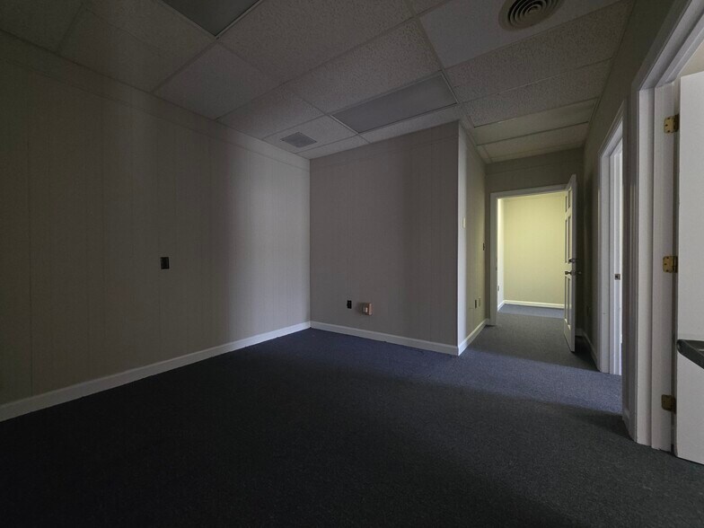 More Photos Of 404 St Andrews Dr, Greenville Office For Lease