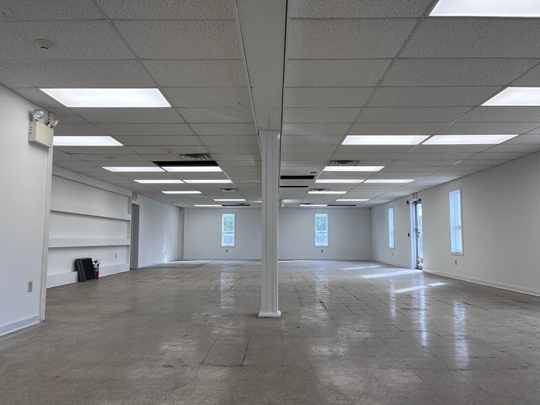 More Photos Of 821 W 5th St, Lansdale Warehouse For Lease