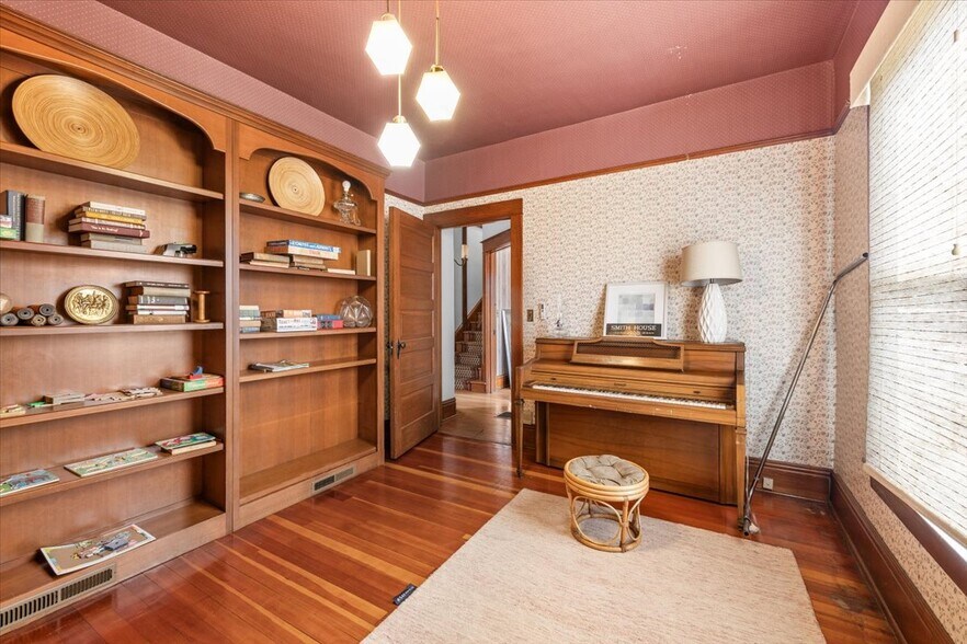 More Photos Of 139 SW I St, Grants Pass Specialty For Sale