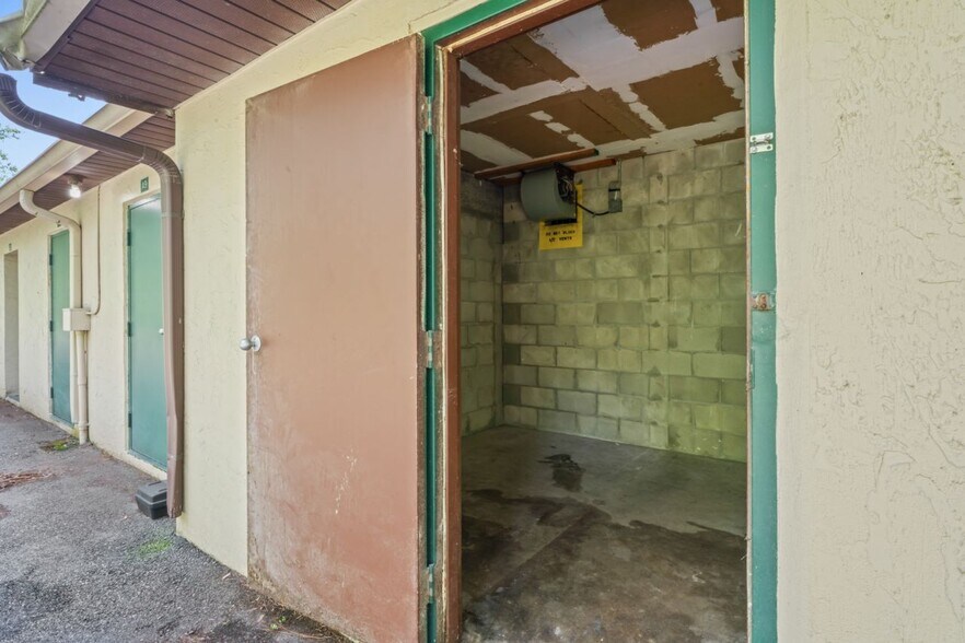 More Photos Of 16331 Cortez Blvd, Brooksville Self Storage For Sale