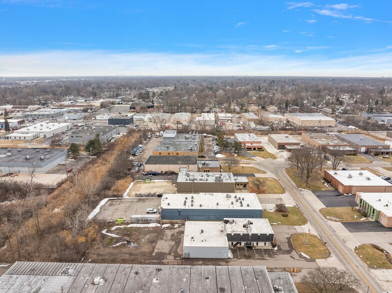 More Photos Of 1216-1218 Combermere Dr, Troy Warehouse For Lease