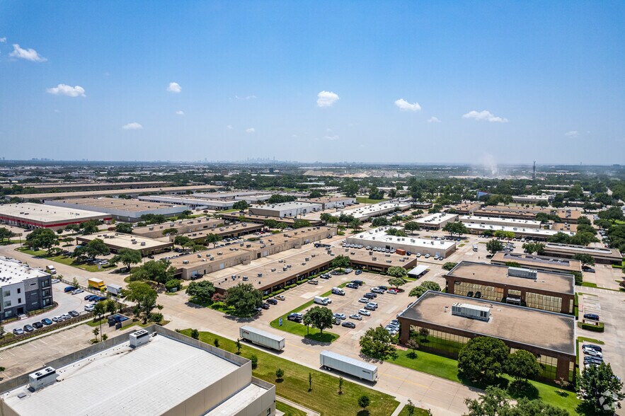 More Photos Of 11496 Luna Rd, Farmers Branch Flex For Lease