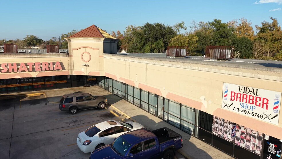 More Photos Of 239 W Tidwell Rd, Houston Unknown For Lease