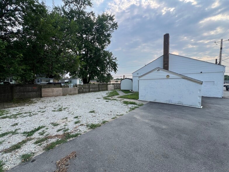 More Photos Of 5201 S Madison Ave, Indianapolis Freestanding For Sale