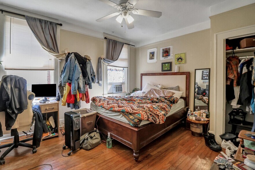 More Photos Of 210 E 48th St, Savannah Apartments For Sale