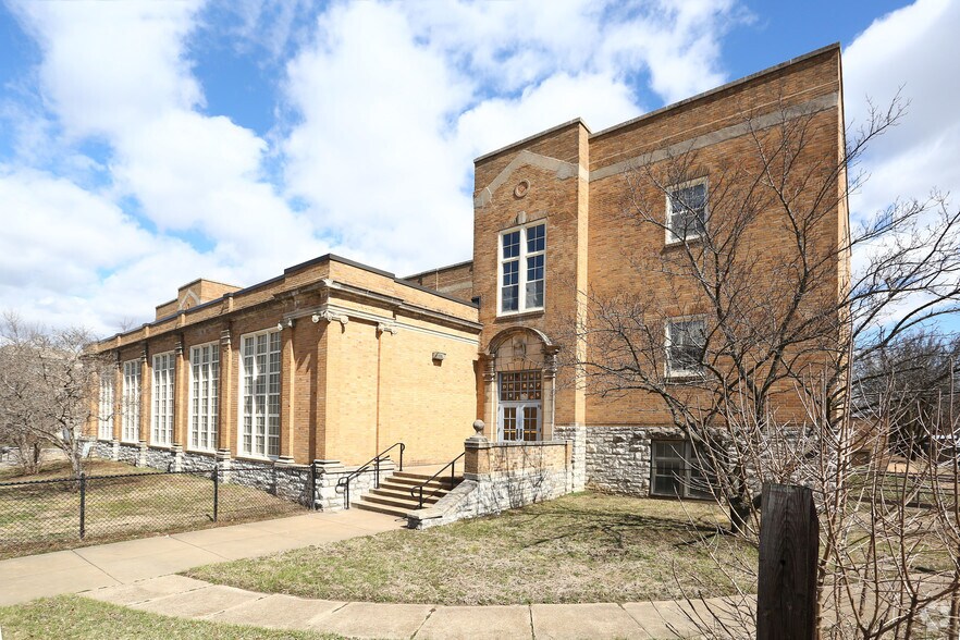 More Photos Of 711 Kingsland Ave, University City Schools For Lease