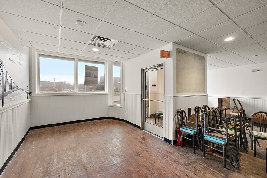 More Photos Of 23700 Harper Ave, Saint Clair Shores Restaurant For Lease