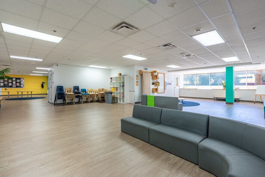 More Photos Of 200 E Mitchell Dr, Phoenix Office For Sale