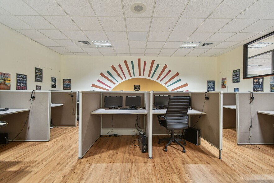 More Photos Of 10901 Danka Cir N, Saint Petersburg Office For Sale