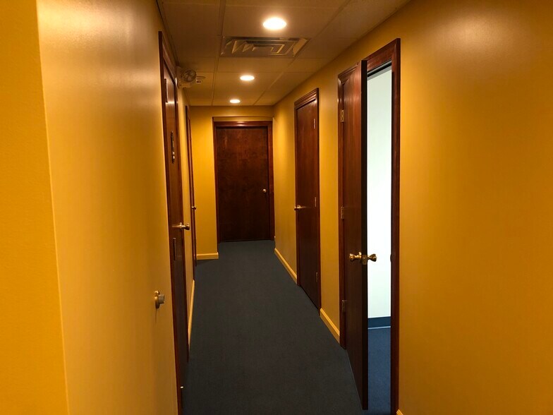 More Photos Of 115 Horseneck Rd, Montville Office For Lease