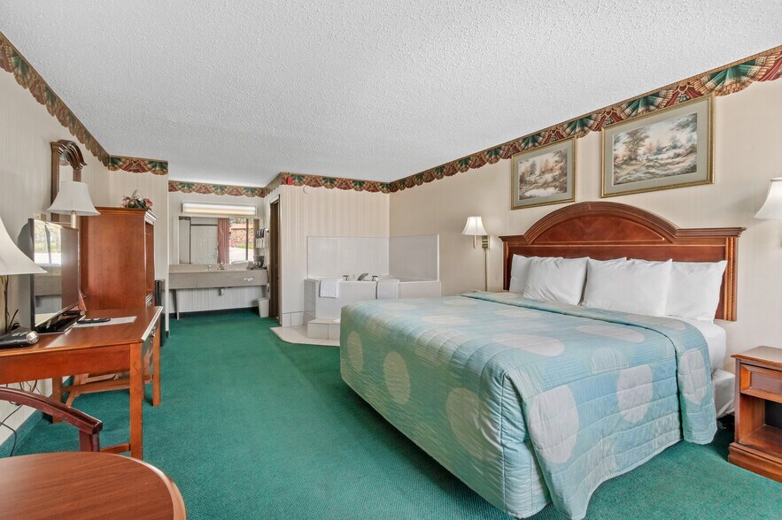 More Photos Of 110 Huntsville Rd, Eureka Springs Hotel For Sale