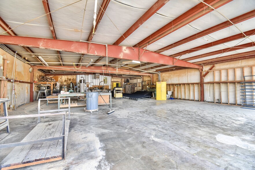 More Photos Of 217 N Main St, Mount Pleasant Service For Lease