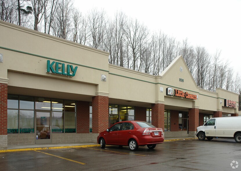 More Photos Of 1535 S Division St, Traverse City Storefront For Sale