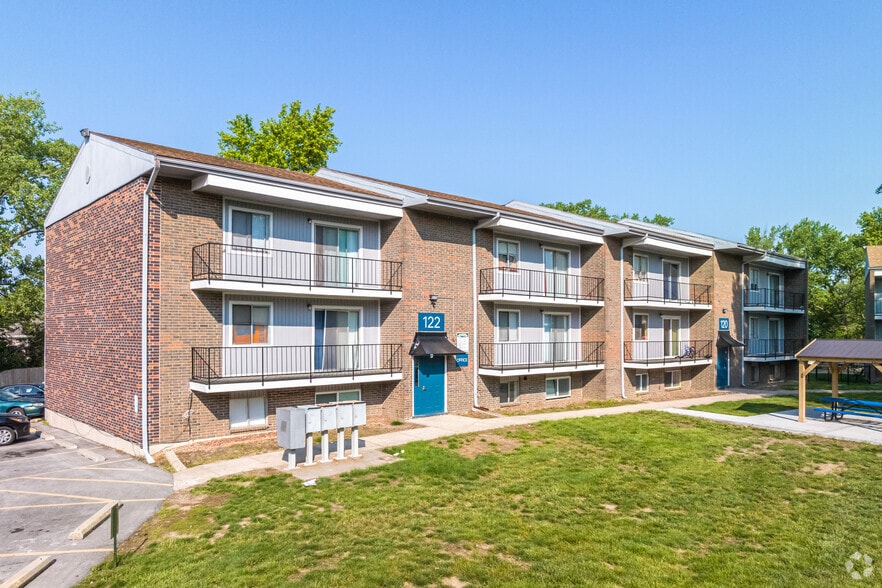 More Photos Of 108 NW 63rd St, Kansas City Apartments For Sale