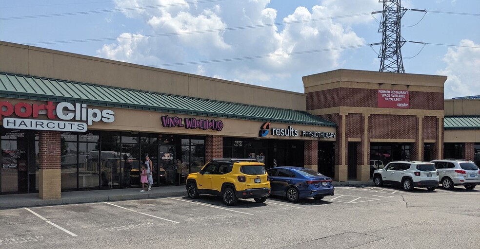 More Photos Of 1370 Veterans Pky, Clarksville Unknown For Lease