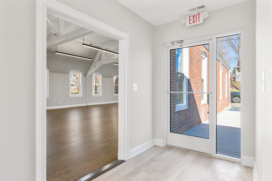 More Photos Of 44 4th St NW, Pulaski Office For Sale
