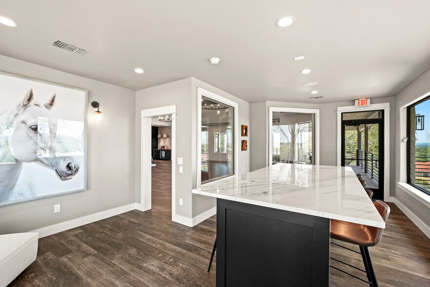 More Photos Of 602 Steve Hawkins Pky, Marble Falls Storefront Retail Office For Lease