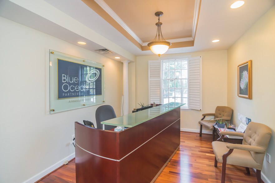 More Photos Of 410 Pine St SE, Vienna Office For Lease