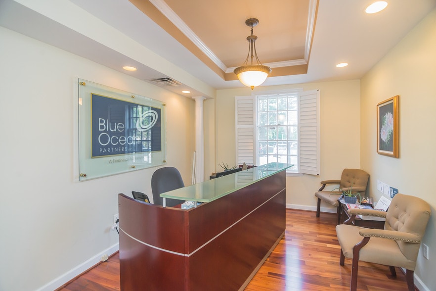 More Photos Of 410 Pine St SE, Vienna Office For Sale