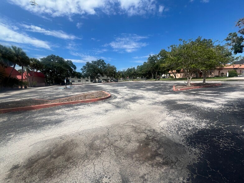 More Photos Of 6449 38th Ave, Saint Petersburg Medical For Lease