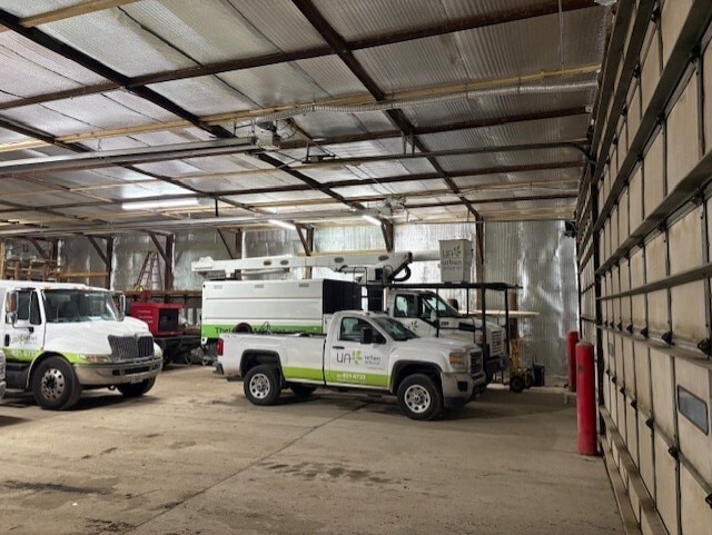 More Photos Of 3300 21st St, Zion Warehouse For Lease