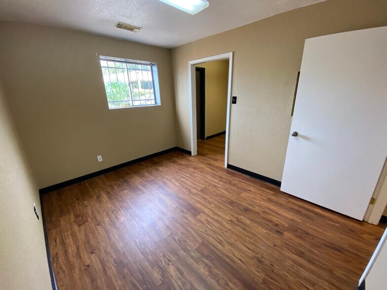 More Photos Of 7012 Belgold St, Houston Industrial For Sale