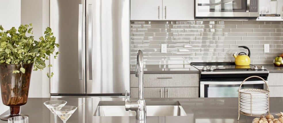 More Photos Of 1008 N Glebe Rd, Arlington Apartments For Lease