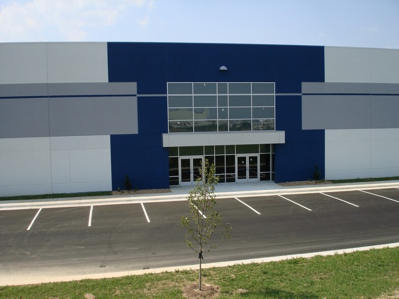 More Photos Of 321 Apple Valley Rd, Winchester Warehouse For Lease