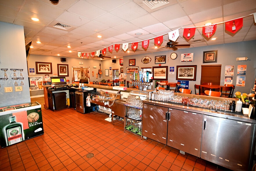 More Photos Of 15120 Washington St, Haymarket Restaurant For Sale