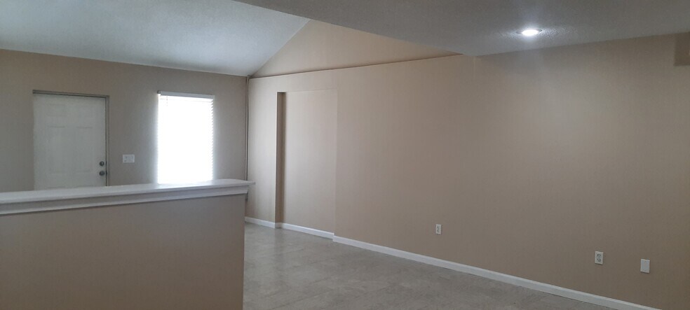 More Photos Of 6615 Dorothy Ln, Jonesboro Office Residential For Lease