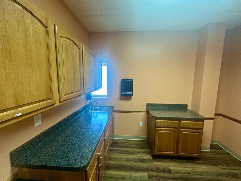 More Photos Of 1405 S Sizer Ave, Jefferson City Unknown For Lease