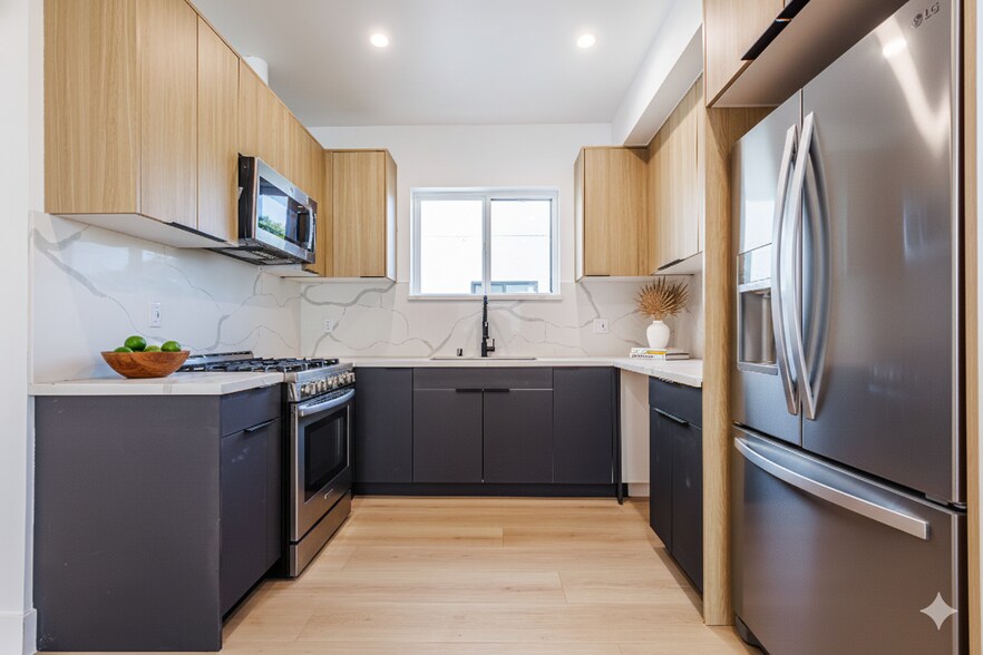 More Photos Of 5207 W 20th St, Los Angeles Multifamily For Sale