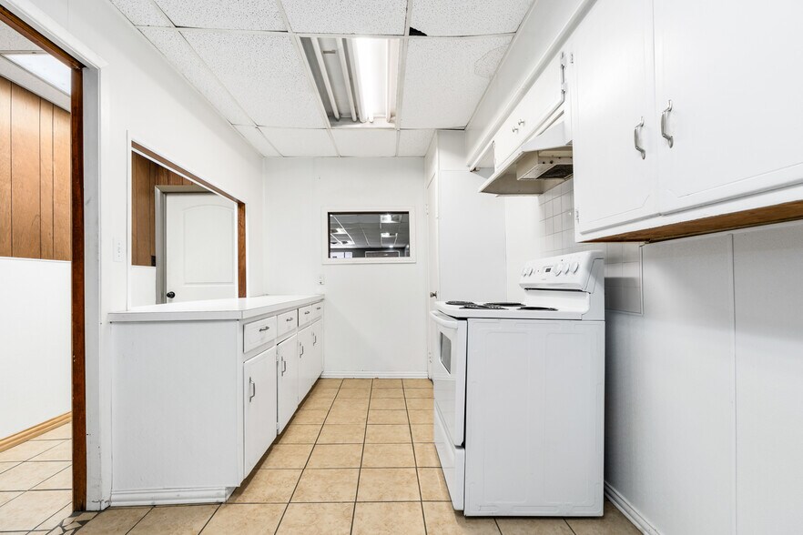 More Photos Of 103 W Main St, Itasca Storefront Retail Office For Sale