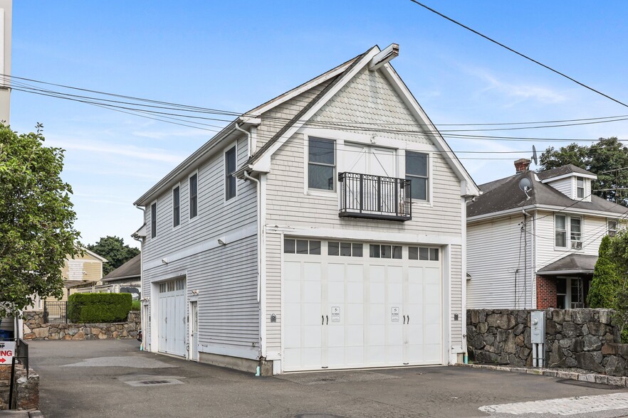 Primary Photo Of 364 W Putnam Ave, Greenwich Storefront Retail Office For Lease