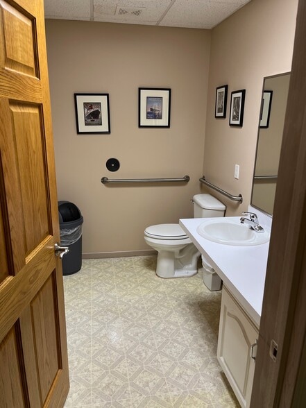 More Photos Of , Des Moines Office For Sale