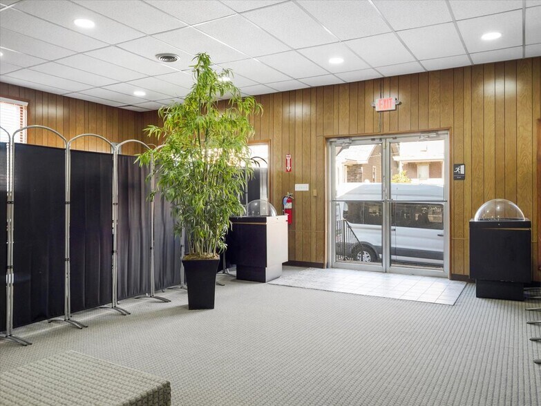 More Photos Of 128 W 3rd St, Waynesboro Freestanding For Sale